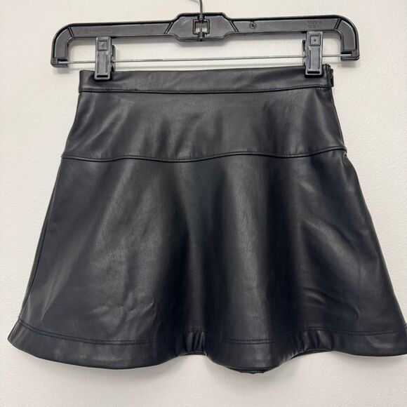 Crewcuts J.Crew Faux Black Leather Skirt size Zip Size 6 - Picture 1 of 6